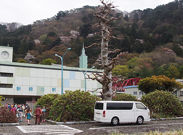 東武ワールドスクウェア に ハイエース