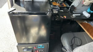 ハイエースに家庭用冷蔵庫を積む