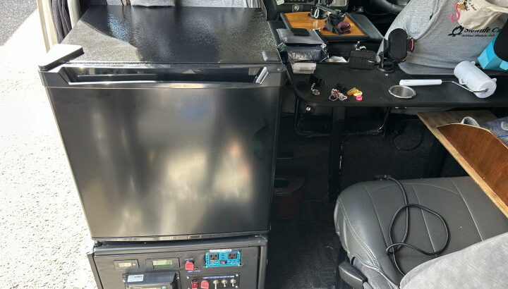 ハイエースに家庭用冷蔵庫を積む