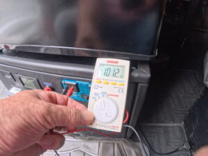 ハイエースに家庭用冷蔵庫を積む