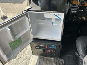 ハイエースに家庭用冷蔵庫を積む